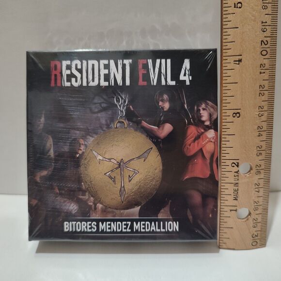 Resident Evil 4 Upgrade Ticket Figurine Bitores Medallion & Ashleys Necklace Set - Picture 14 of 15